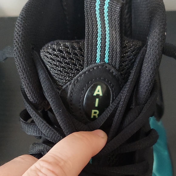 Nike Foamposite Pro in Aqua and Black - Picture 6 of 6